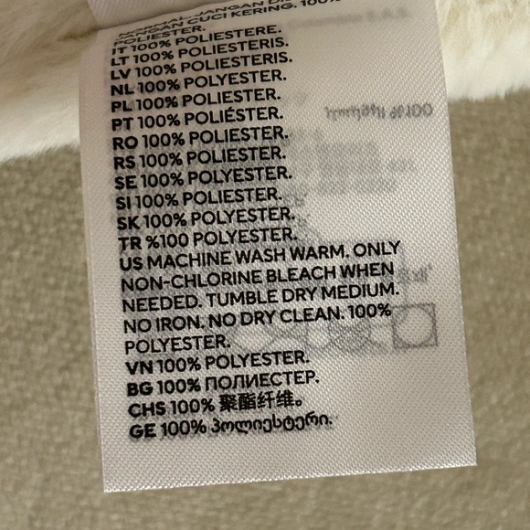 H&M Soft Cream Faux Fur Scarf - Picture 5 of 5